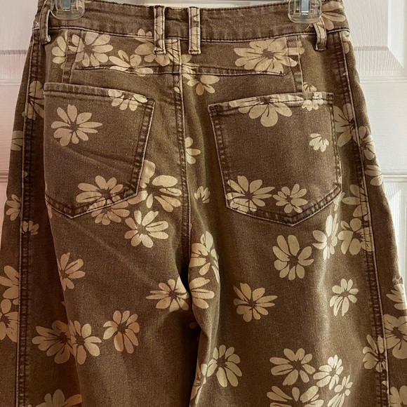 Loving/women’s NWT Floral High Rise Barrel Denim Jeans - Tan Size S - Picture 10 of 13